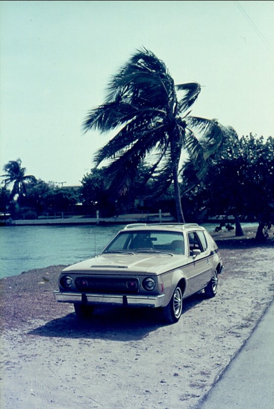 Mein Mietwagen, ein AMC Gremlin, der von 1970 - 1978 gebaut wurde. Hier in Miami im April 1975 (Dia gescannt)