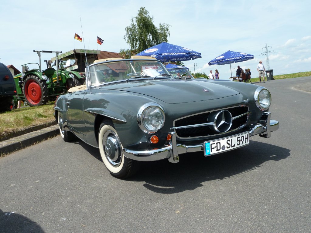 Mercedes 190 ausgestellt anl. der Feier  850 Jahre Bernhards  am 06.06.2010 in Fulda-Bernhards