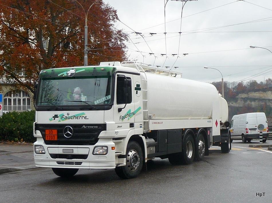 Mercedes ACTROS unterwegs in der Stadt Fribourg am 09.11.2009