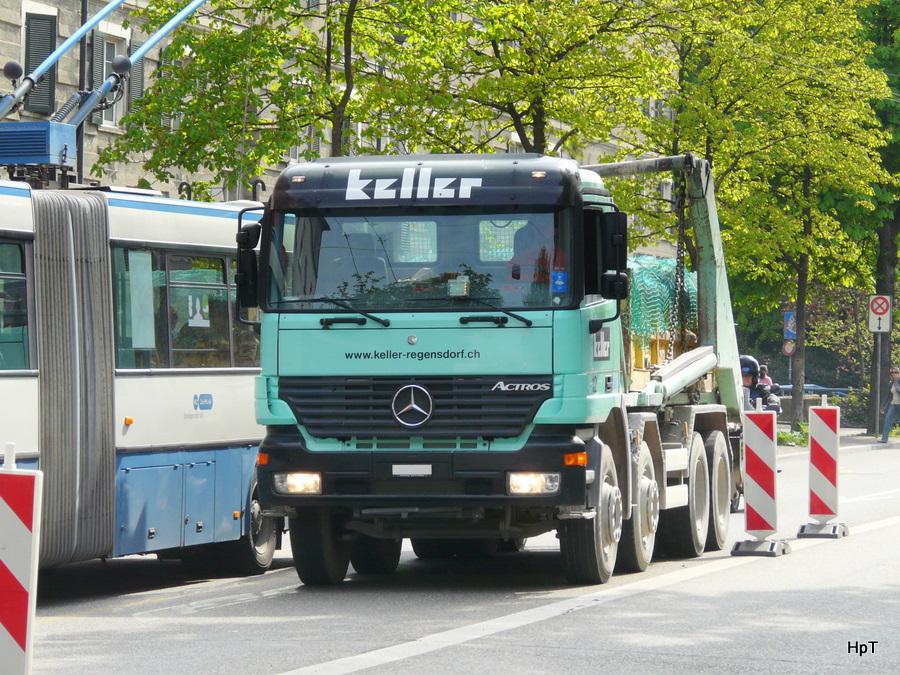 Mercedes Actros unterwegs in der Stadt Zrich am 22.04.2010