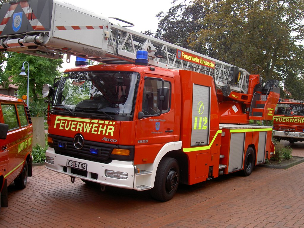 Mercedes Atego 1528 Drehleiterfahrzeug, Freiw. Feuerwehr Bramsche (28.05.2011)