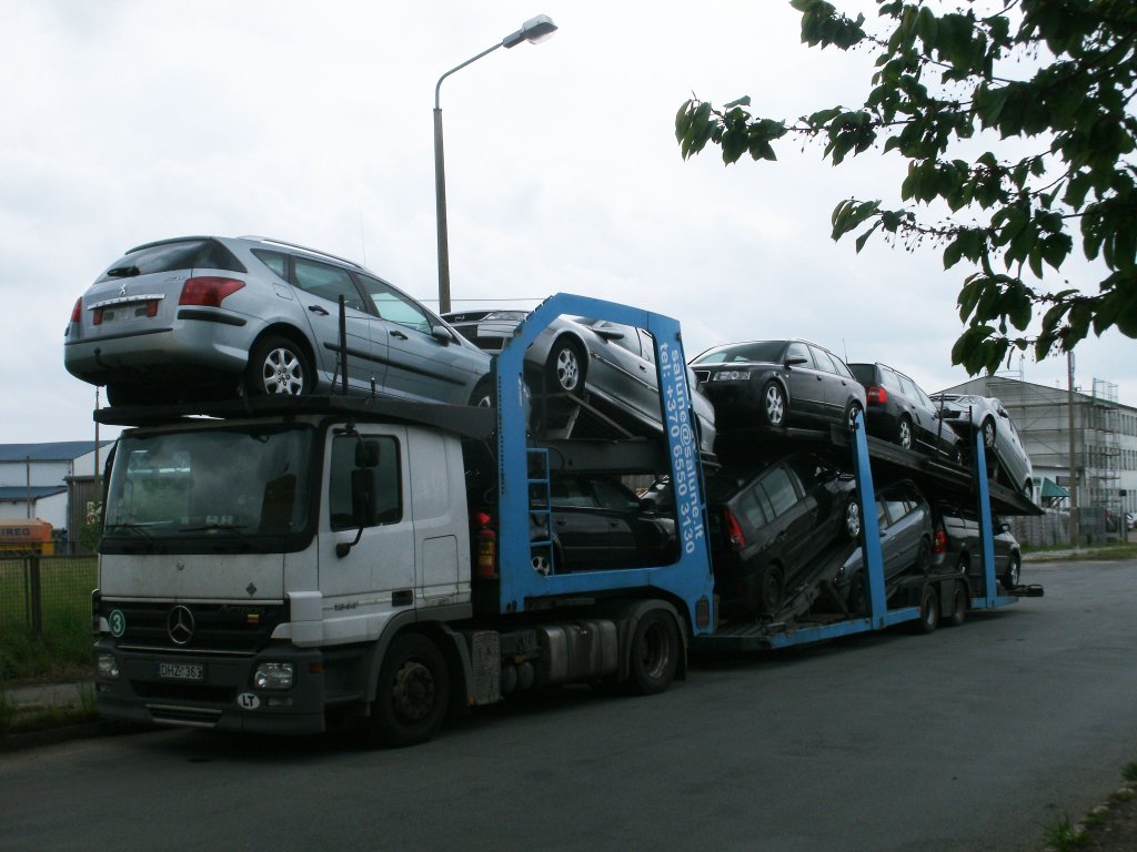 Mercedes-Autotransporter aus Litauen,am 18.Mai 2011,in Bergen/Rgen.