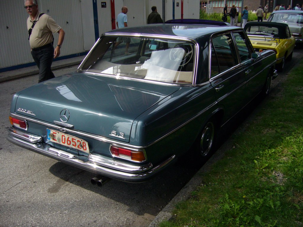 Mercedes Benz 300 SEL 6.3 (W109 E63). Dezember 1967 - September 1972. Der 6.3 war das Spitzenmodell der ersten  S-Klasse . Die Luftfederung und das serienmige Automaticgetriebe waren bei seiner Vorstellung im Mrz 1968 eine Sensation. Oldtimertreffen Kokerei Zollverein.