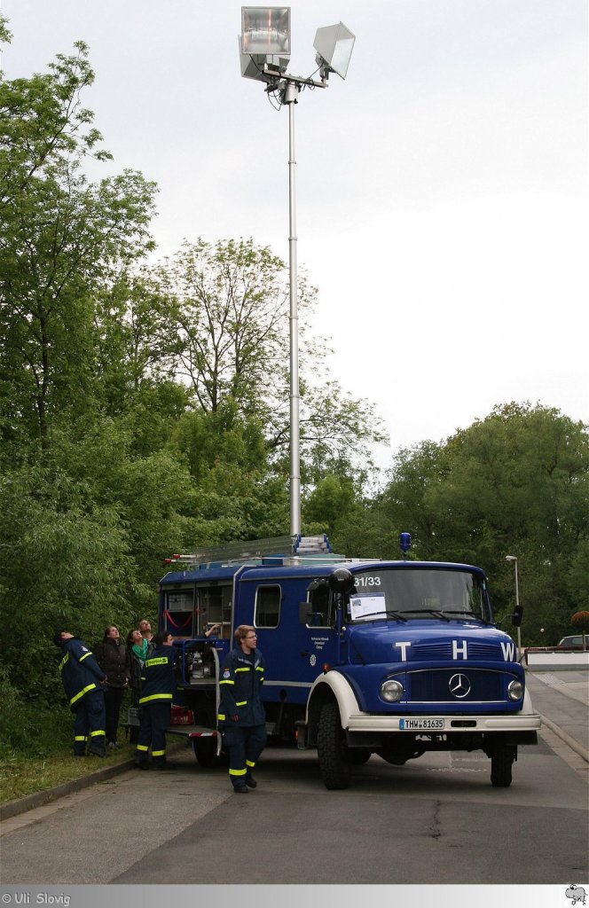 Mercedes Benz 911 Kurzhauber Mannschaftslastwagen (MLW) 2  Technisches Hilfswerk - Ortsverband Coburg . Die Aufnahme entstand am 25. Mai 2013.