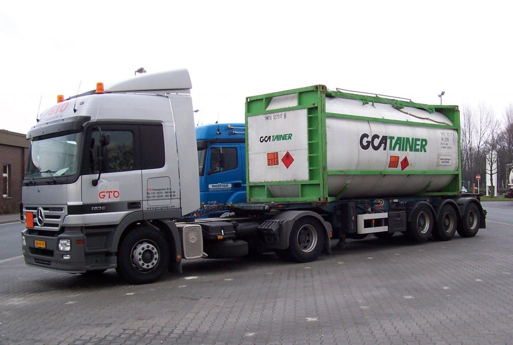 Mercedes Benz Actros 1836 GTO transporten BV mit 20ft. GCA TAINER Tankcontainer 07/04/06 in Marl