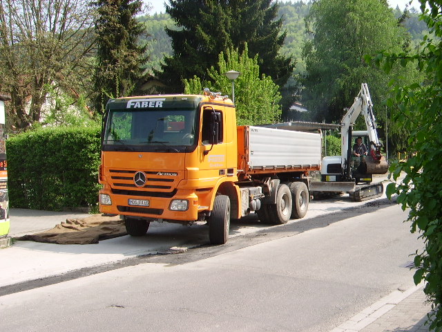 Mercedes Benz Actros Baukipper am 21.04.11 in Neckargemnd 