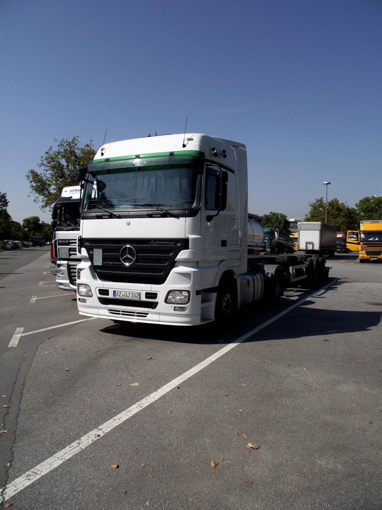 Mercedes Benz Actros mit Container Auflieger am 02.09.11 in Ludwigshafen 