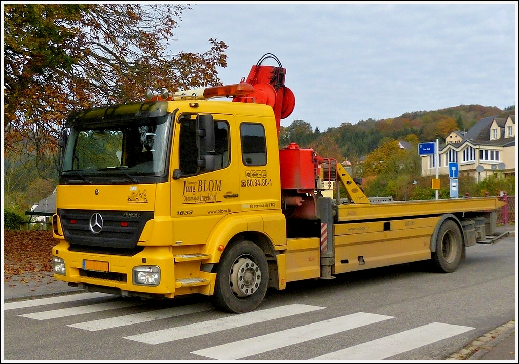 Mercedes-Benz Axor Abschlepper unterwegs zum nchsten Einsatz am 22.10.2012.