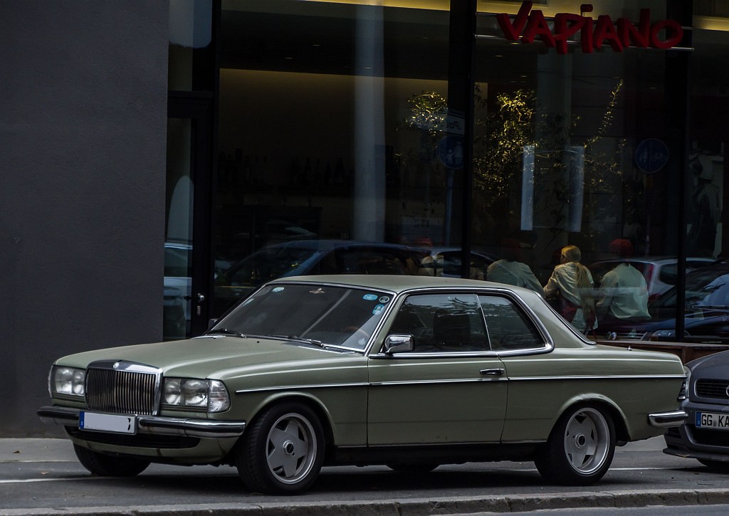 Mercedes-Benz E-Klasse Coup (C123). Aufnahme: 23.10.2012