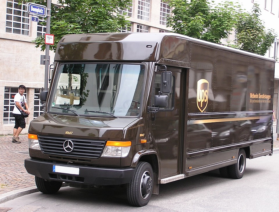 Mercedes-Benz Geldliefer  UPS . Aufnahmedatum: Juli 2010.