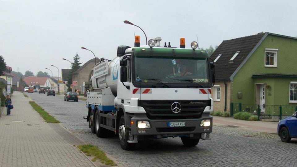 Mercedes-Benz Saugwagen in Bergen am 15.08.2012
