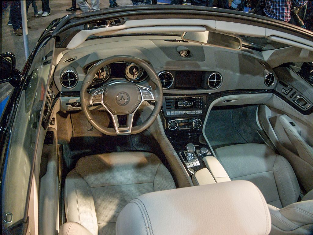 Mercedes-Benz SL (ab 2012) Interieur. Aufnahme: Auto Motor und Tuning Show, 23.03.2013.