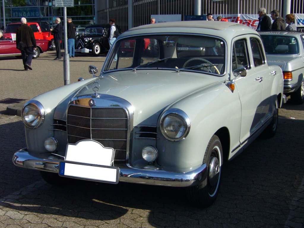 Mercedes Benz W120. 1953 - 1962. Der  Ponton-Mercedes  wurde neun Jahre mit etlichen Facelifts und Motorisierungen produziert. Ratingen Classic am 13.05.2012.