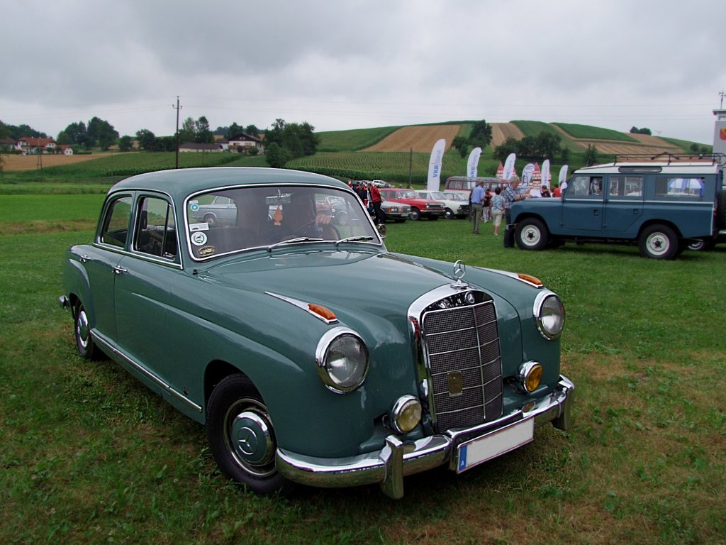 Mercedes-Benz_219 Limousine(W105); welcher im Zeitraum von von 19561959 angeboten wurde, erscheint pnktlich zur  Wadholz-Classic  bei Grieskirchen; 10718