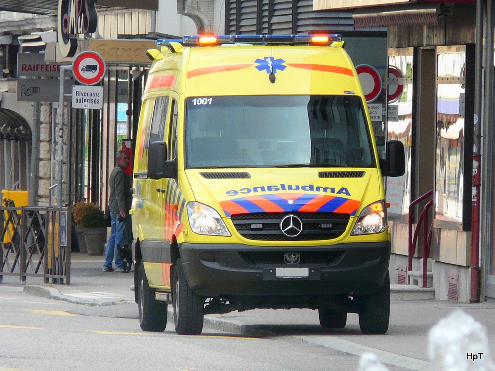 Mercedes Rettungswagen im Einsatz in Delemont am 22.07.2012