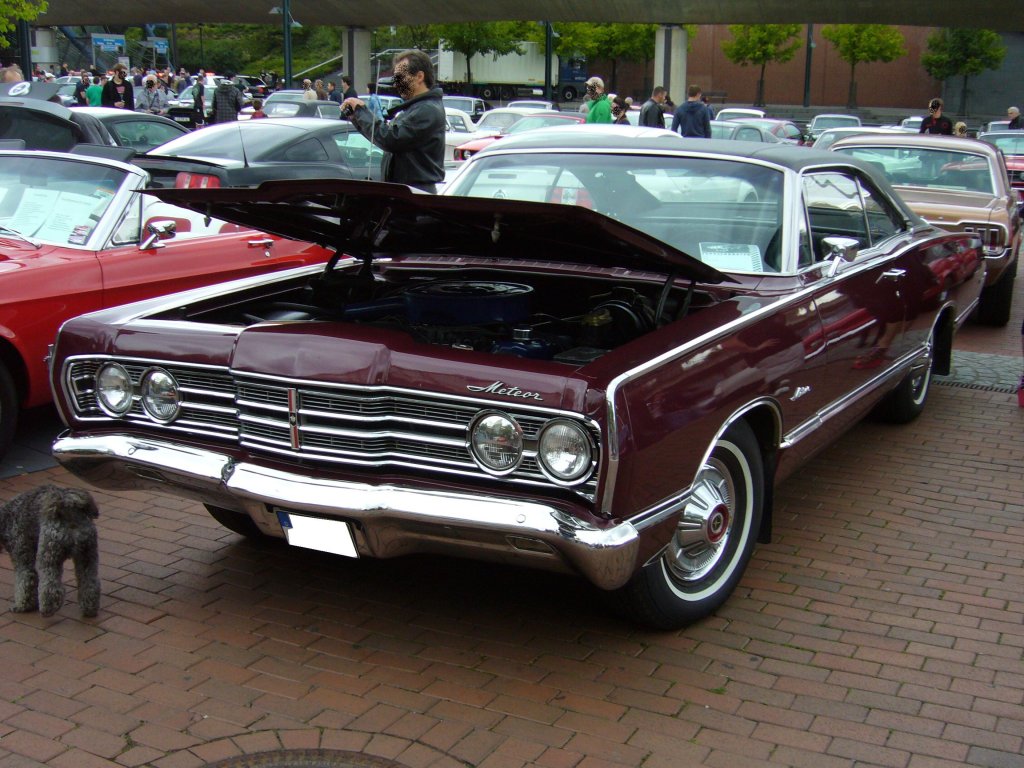 Meteor Montego 1967. Die Marke Meteor wurde von Ford fr den kanadischen Markt im unteren Preissegment platziert. Im Jahr 1967 war der Montego das Topmodell der Marke Meteor. Der 6.7l V8-motor leistet 330 PS. US-cartreffen Oberhausen am 23.07.2011.