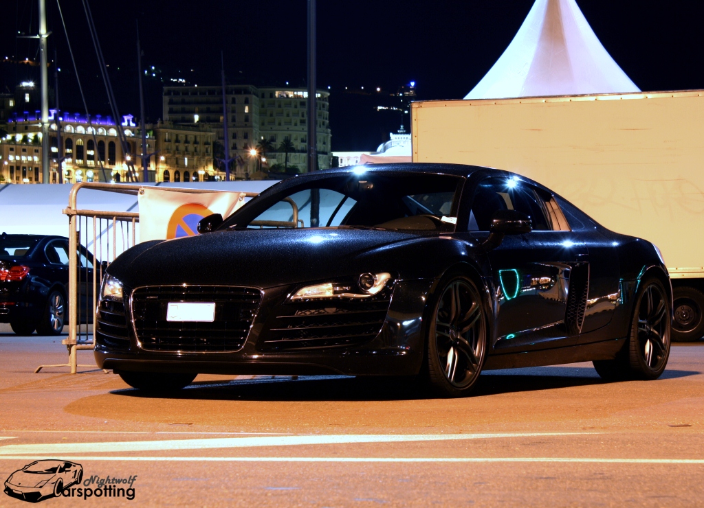 Mitternacht ist Partyzeit - Am Yachthafen in Monaco ging die Party ab, reiche Gste bringen unter anderem ihren Audi R8 V8 mit (6.9.2011)