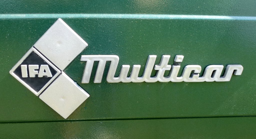 Multicar, Schriftzug des DDR-Nutzfahrzeugherstellers aus Waltershausen, das Logo IFA steht fr Industrieverband Fahrzeugbau, Aug.2013
