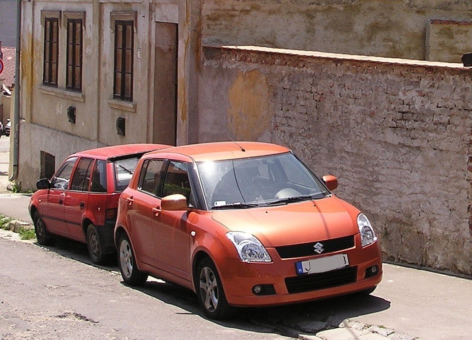 Neu und alt, Suzuki Swift II und III. Aufnahmedatum: 10.06.2010