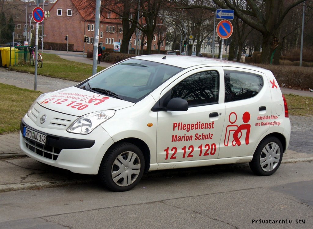 Nissan Pixo des ''Pflegedienst Marion Schulz'', Rostock, 9.3.2012; Seitenansicht