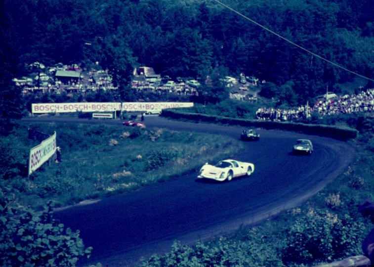 Nrburgring 1000 km-Rennen 1966: Porsche mit Startnummer 5 im Karussell, am Steuer Jochen Rindt