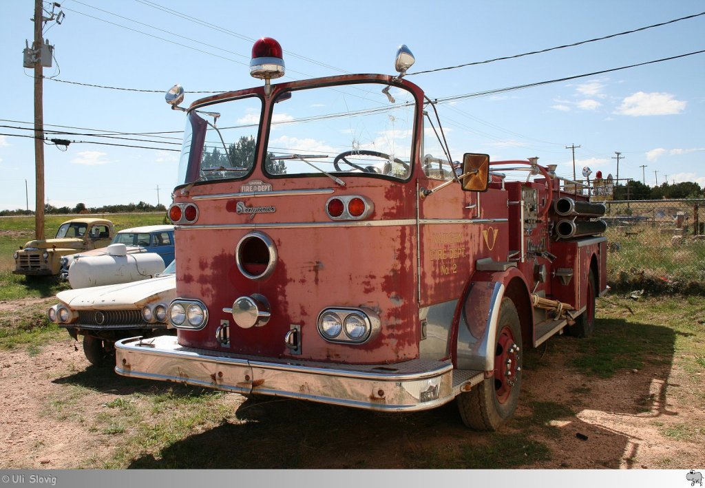 Old and Rusty: Hinter dem  Route 66 Auto Museum  in Santa Rosa, New Mexico / USA wartet dieser alte Seagrave Pumper des  Vaughn Fire Department  am 21. September 2011 noch auf seine Restauration.
