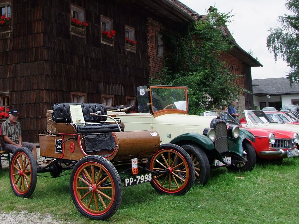 Oldsmobile-Model-R;ist eines von 3924Stk. welche im Jahr 1903 produziert wurden, besitzt 2Vorwrts,1Rckwrtsgang und erreicht mit seinen 4,5PS eine Geschwindigkeit von ca. 25km/h; 090705