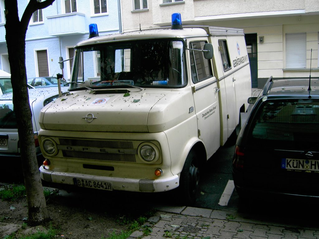 Opel Blitz DRK Gertewagen, gesehen 05/2007 in Berlin.
