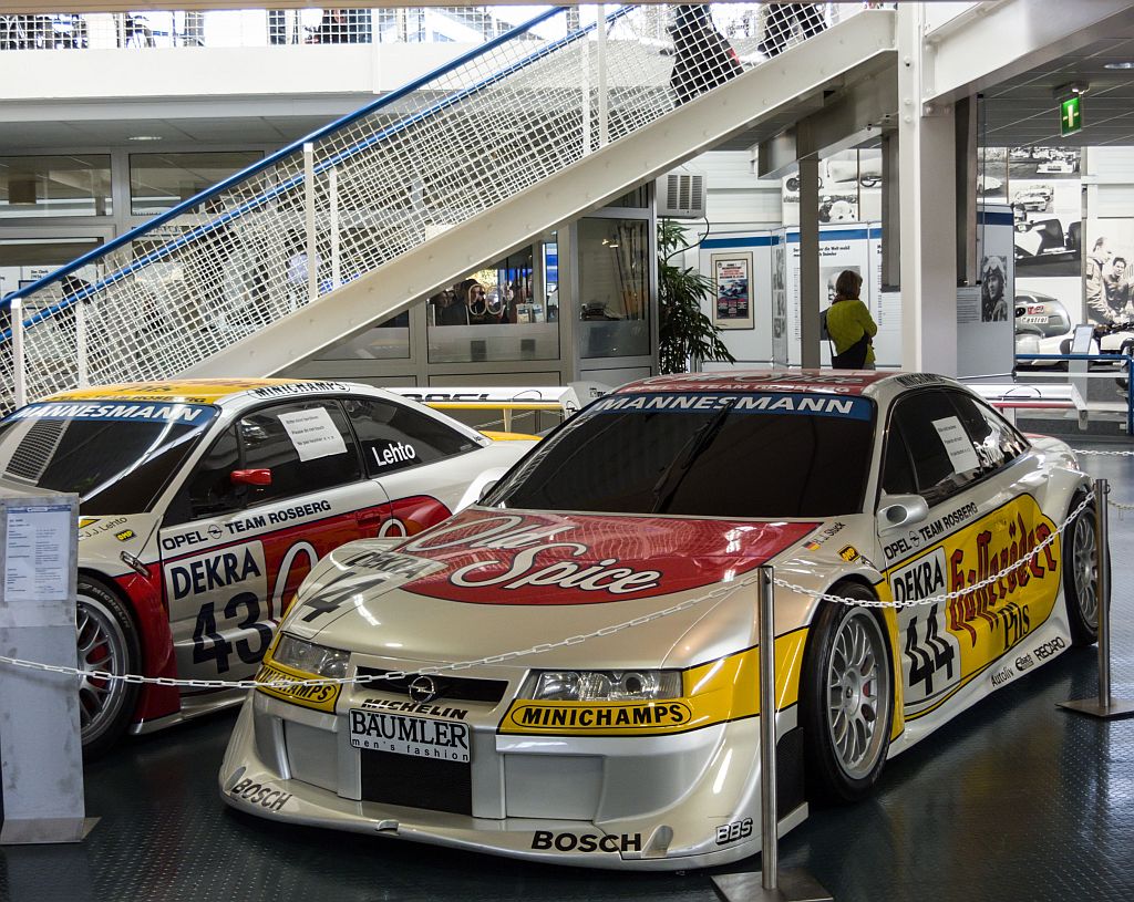 Opel Calibra, eine der hrtesten DMT Autos. Aufnahmezeit- und Ort: 21.10.2012, Museum des Hockenheimring