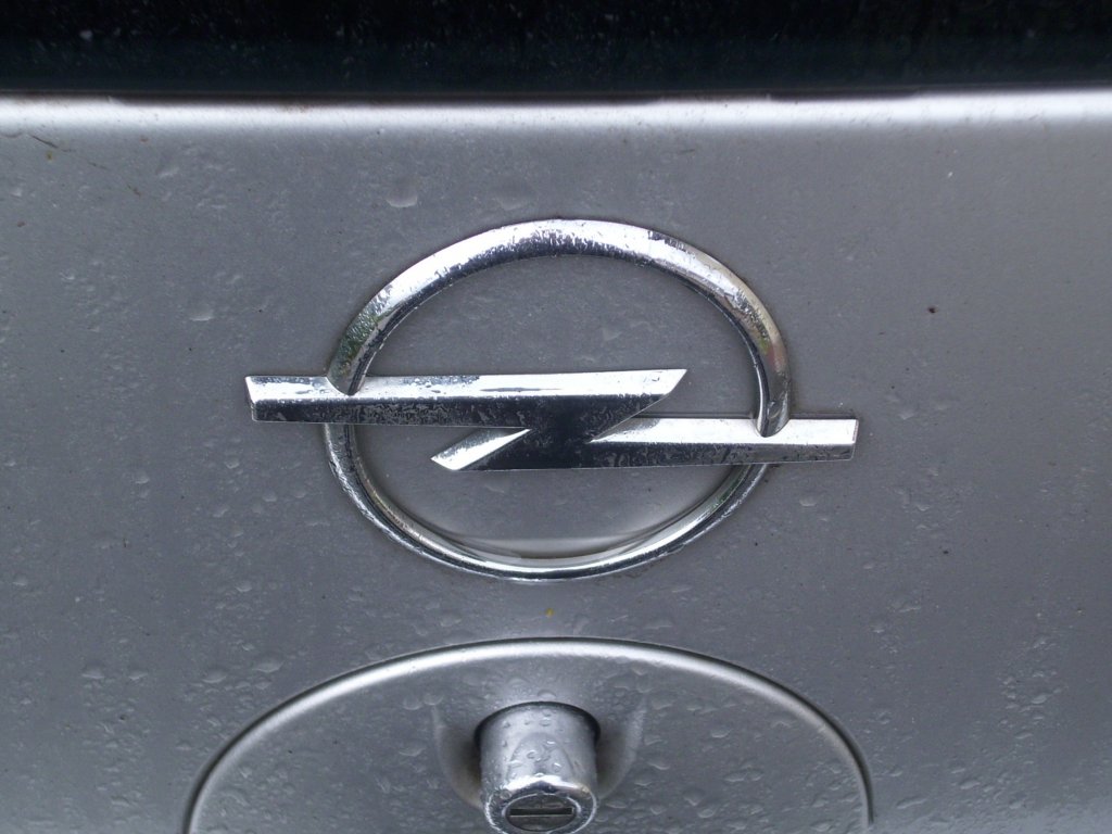 Opel Logo in Sassnitz am 16.06.2012