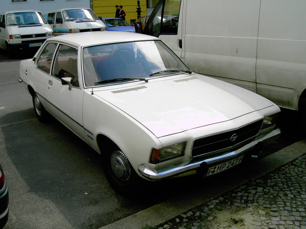 Opel Rekord 1900, gesehen in Berlin 03/2006.