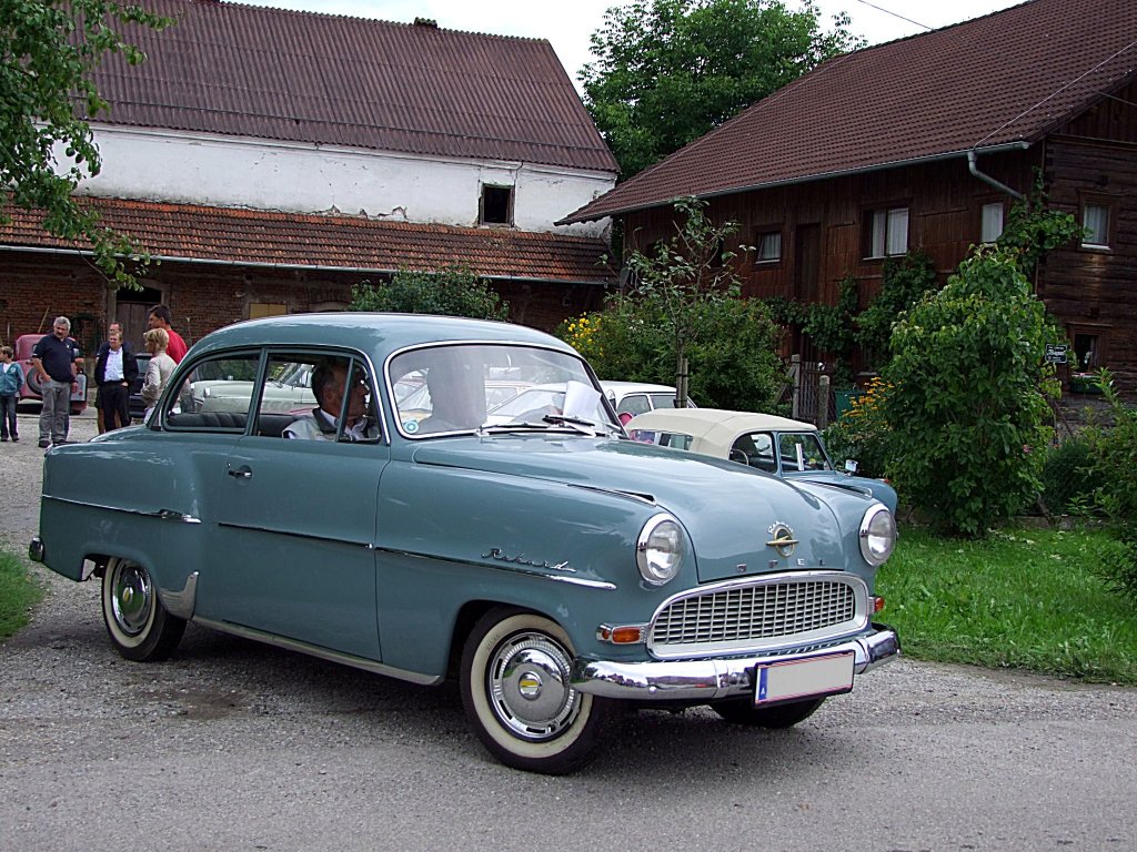 OPEL-REKORD bei einer Oldtimerveranstaltung nahe Antiesenhofen;100808