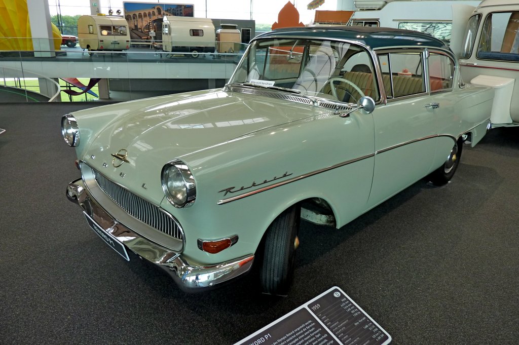 Opel Rekord P1, Baujahr 1959, 4-Zyl.Motor mit 1488ccm und 45PS, Vmax.125Km/h, gebaut wurden 820.000 Stck, Hymer Museum, Aug.2012