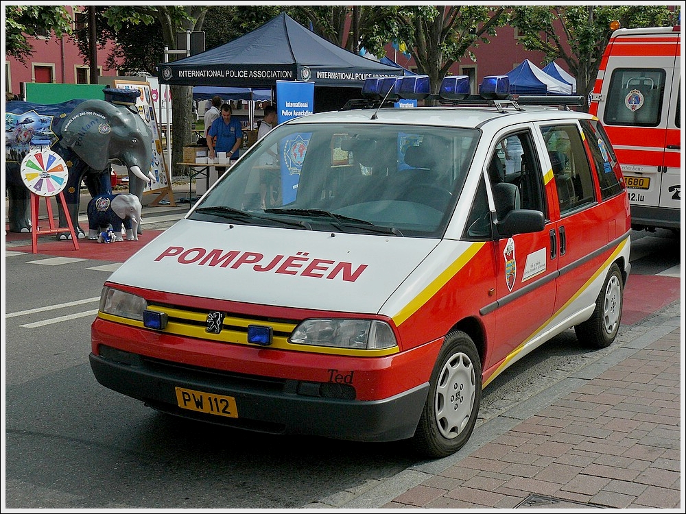 Peugeot 806 als Manschaftswagen eines luxemburgischen Feuerwehrverwins aufgenommen am 04.07.2010.