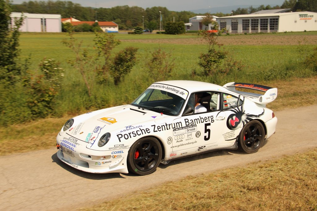 Porsche 911 993 beim Rollout der Rally Rund um die Veste in Neustadt 2011. Fahrer: N. Hässler.