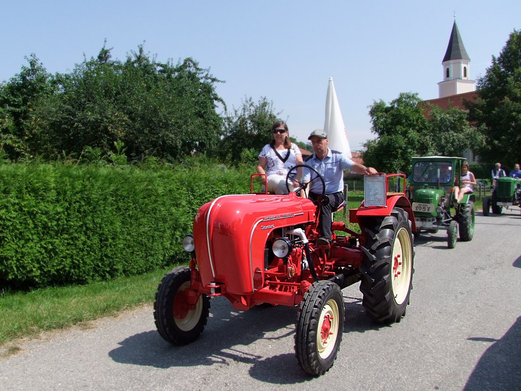 PORSCHE-Diesel_Standard218A,Bj1958 nimmt bei der Oldtimerrundfahrt in Mnsteuer teil;090809