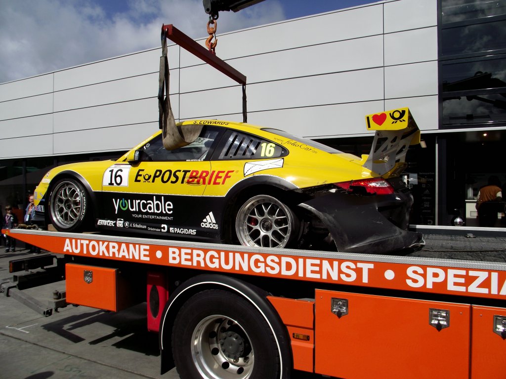 Porsche GT3 Cup mit leichter Beschdigung am 07.08.11 am Nrburgring 