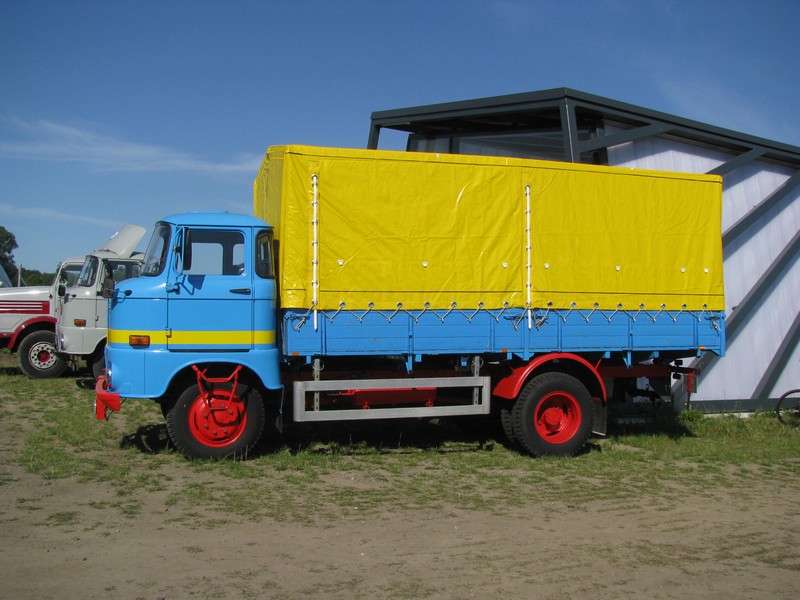 Pritschenwagen W 50 L aus dem alten Landkreis Mritz (MR) beim 18. Oldtimer- und Traktoren-Treffen im AGRONEUM in Alt Schwerin [12.08.2012]
