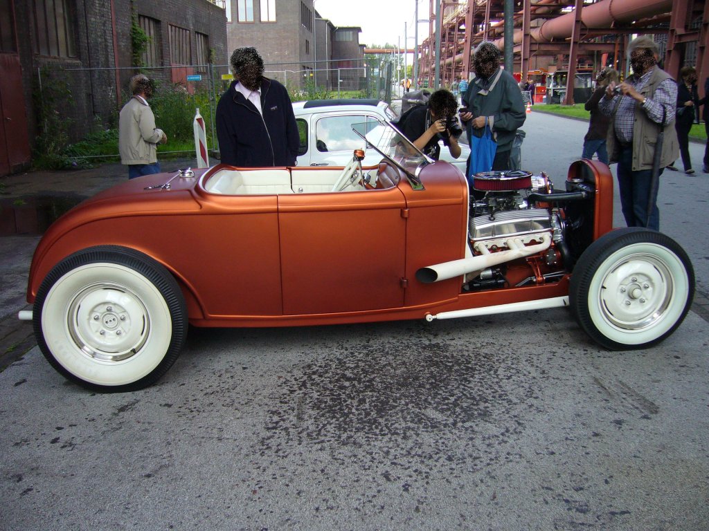 Profilansicht eines Hotrod auf Ford A Basis. Der Hotrod hat einen irren Sound. Oldtimertreffen Kokerei Zollverein am 07.08.2011.