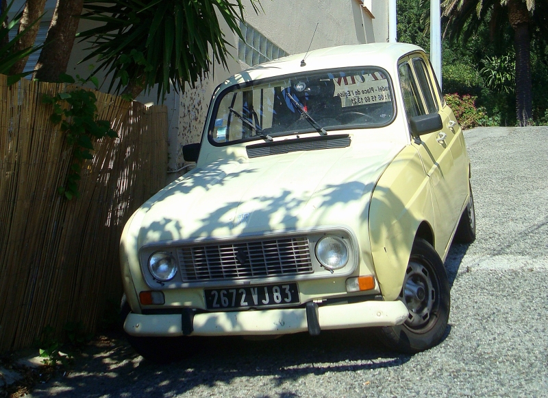 Renault 4 in Le Rayol, Cote d´Azur - Sdfrankreich, September 2011.