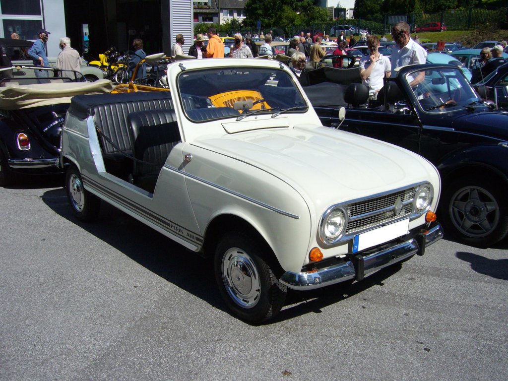 Renault 4  Plein Air . 1968 - 1971. Der Plein Air war ein Spa-bzw. Freizeitmobil auf Basis des R4. Oldtimertreffen beim TV Wuppertal am 10.06.2012.