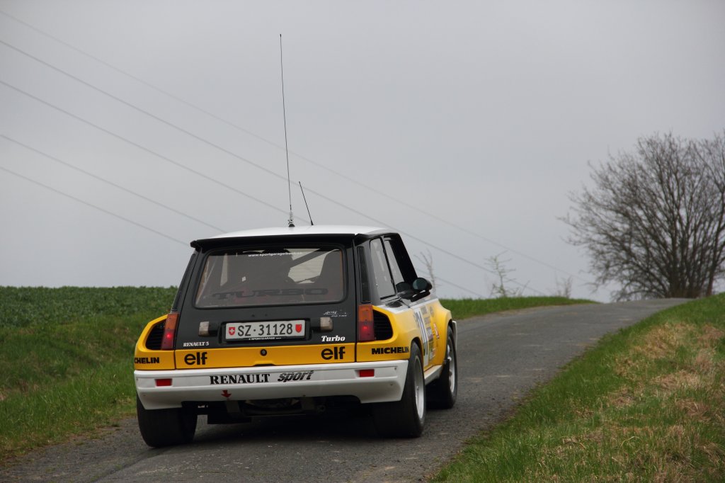 Renault 5 Turbo bei der Streckenbesichtigung der Rally Sonnefeld (AMC Hohe Alitz) am 20.04.2013. (Gustavo Farias/ Rocio Pintos/ 101)