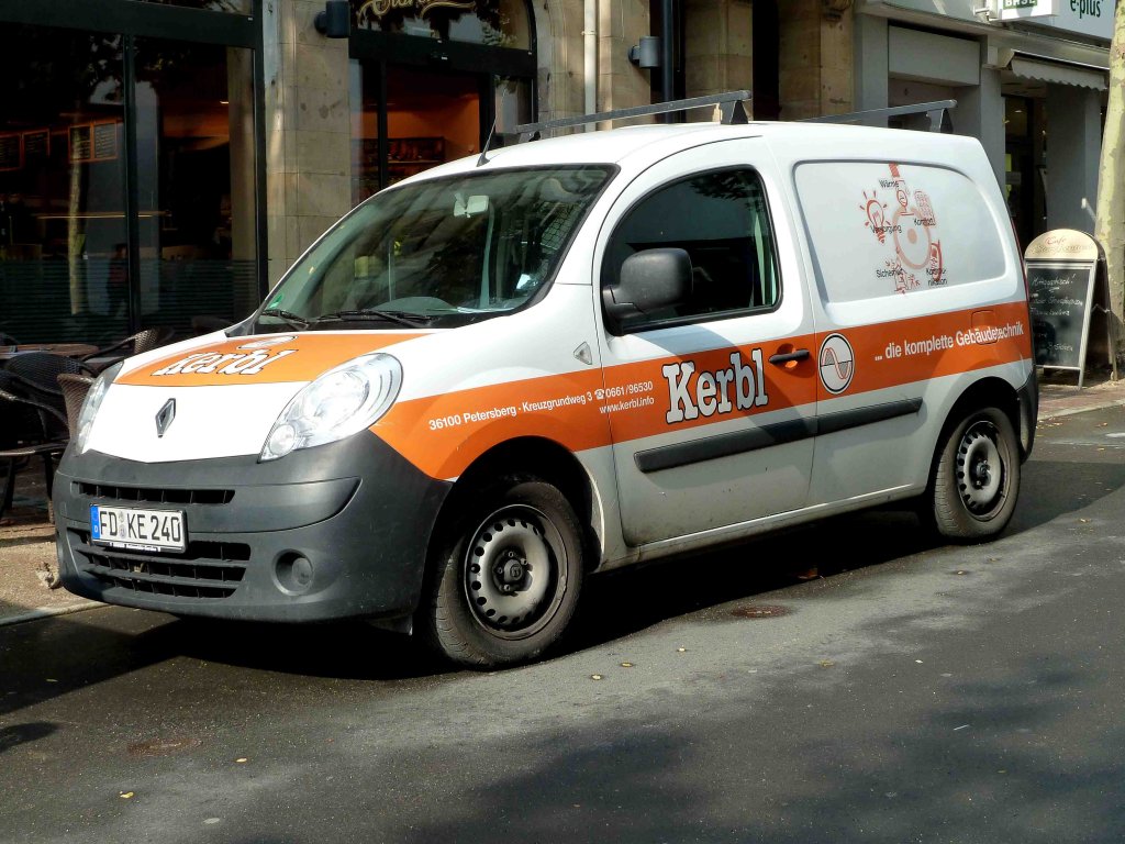 Renault der Firma  KERBL  abgestellt in der Fuldaer Innenstadt, September 2012