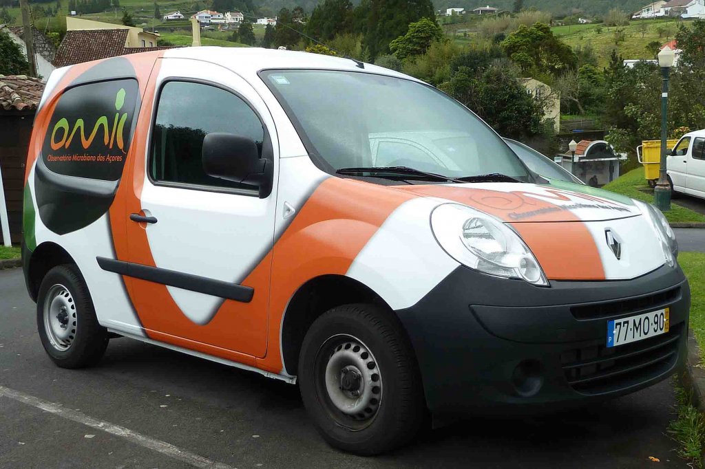 Renault Kangoo von  Observatoria Microbiano  gesehen auf Sao Miguel/Azoren im Februar 2013
