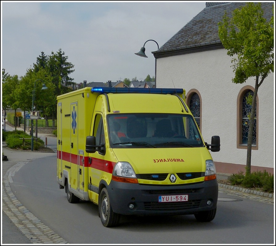 Renault Krankenwagen am Ende der Veteranenrundfahrt am 01.06.2013.