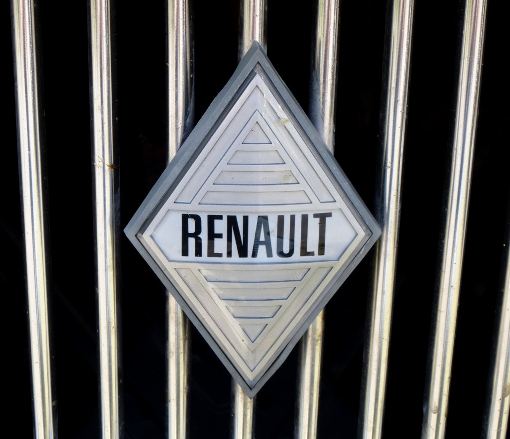 Renault, Khleremblem an einem Oldtimer, Juli 2013