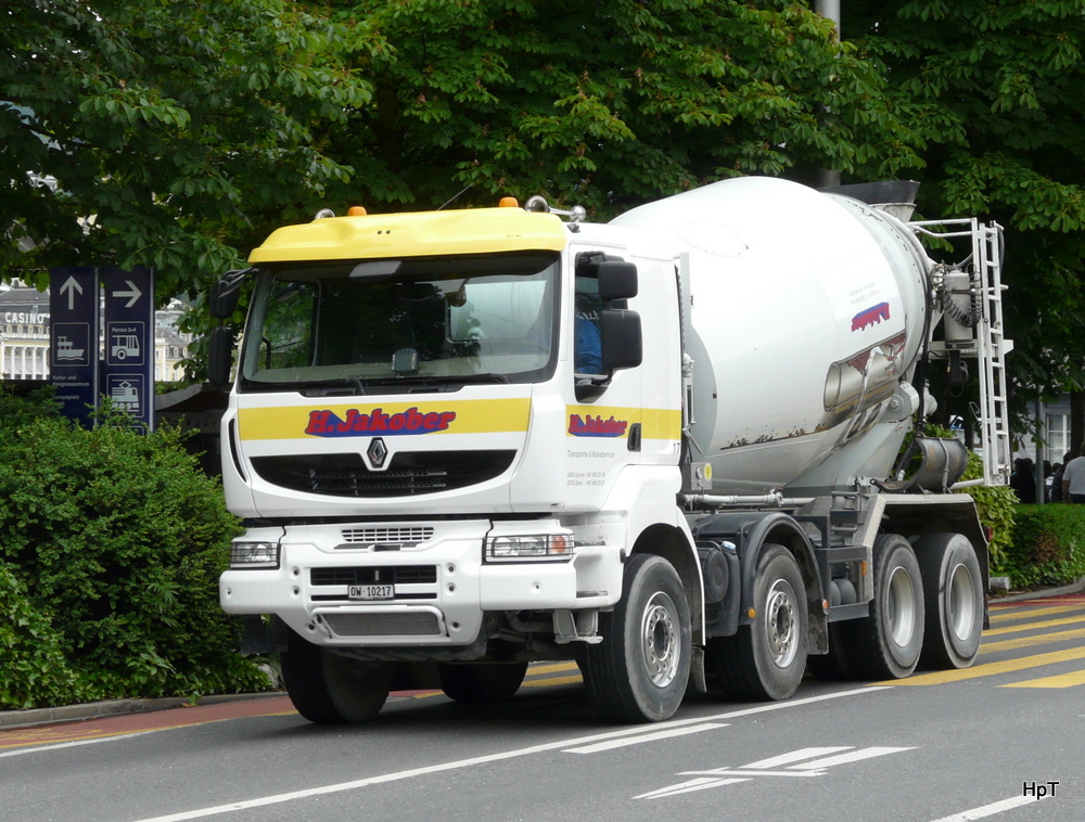 Renault Zementtransporter unterwegs in Luzern am 11.06.2013