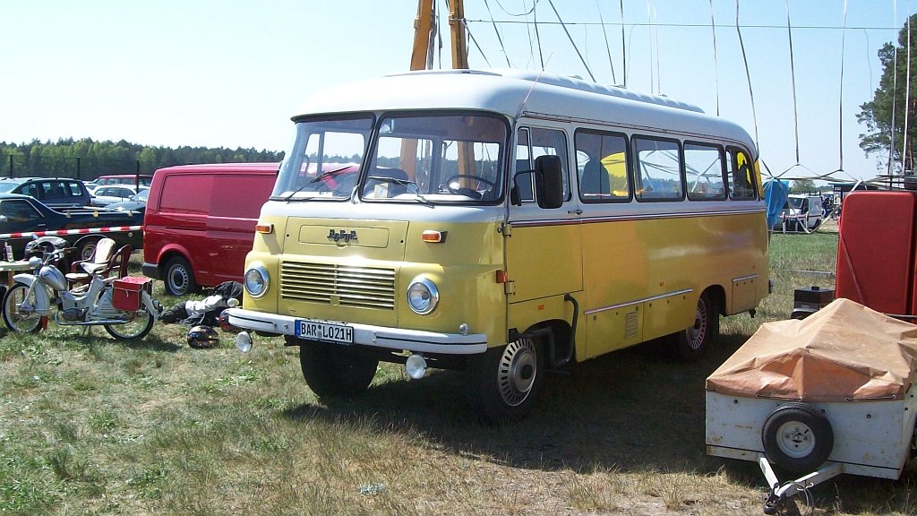 Robur LO 3000 B 21 am 25.04.2009 beim 3. OST-Fahrzeug-Treffen auf dem Flugplatz Finow