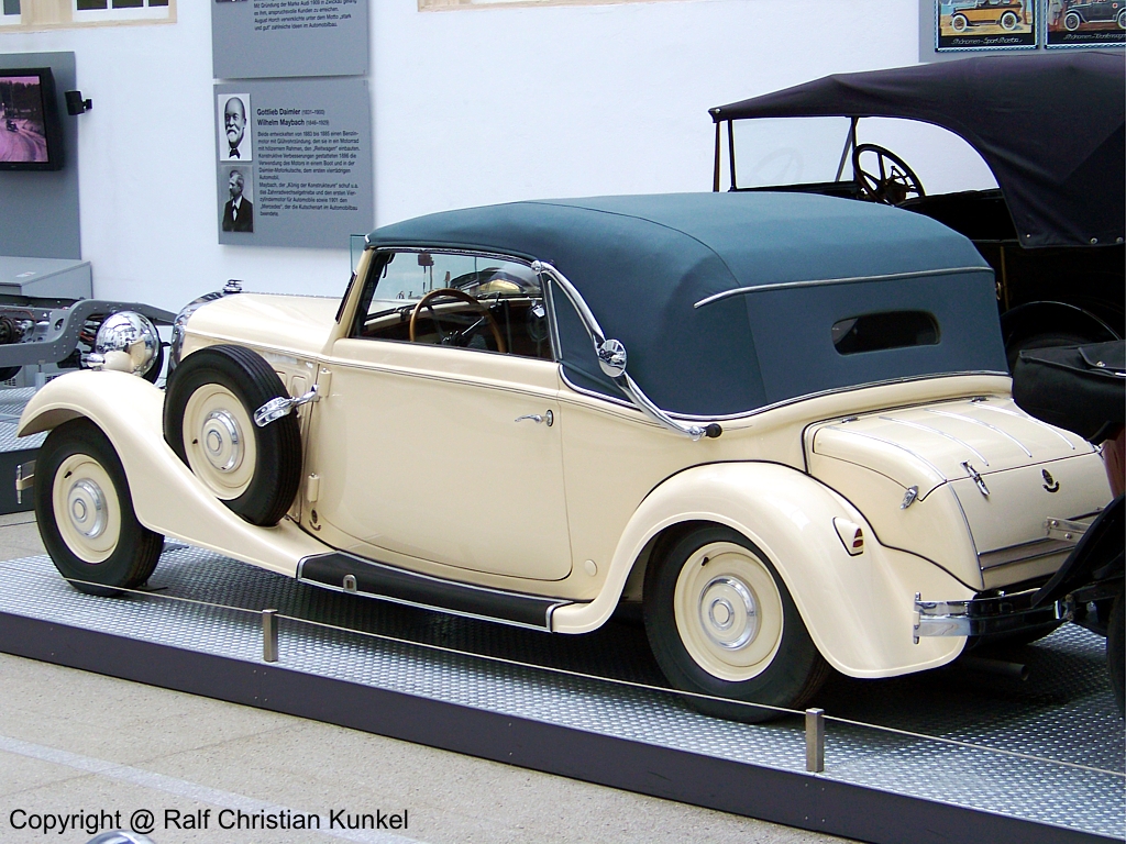 Rhr 8 Typ F Cabriolet mit der Karosserie von Glser/Dresden - Baujahr 1933, Hersteller: Neue Rhr AG, Ober-Ramstadt in Hessen, Deutschland - Zirka 3.500 Rhr-Automobile wurden zwischen 1927 und 1935 gebaut, ca. 250 Stck davon vom Typ F - Das abgebildete Fahrzeug hat folgende technische Daten: flssigkeitsgekhlter 8-Zylinder-Viertakt-Ottomotor (Konstruktion des Typ F Motors von Ferdinand Porsche), Hubraum: 3.287 cm , Leistung: 55 kW (75 PS) bei 3.200 U/min, Einscheibentrockenkupplung, ZF-Aphon-Getriebe mit Schnellgang und Freilauf, 2. bis 4. Gang synchronisiert, L x B x H: 4.800 x 2.000 x 1.660 mm, Leergewicht: 1.580 kg, Vmax: 125 km/h - fotografiert am 08.05.2008 im Verkehrsmuseum Dresden - Copyright @ Ralf Christian Kunkel