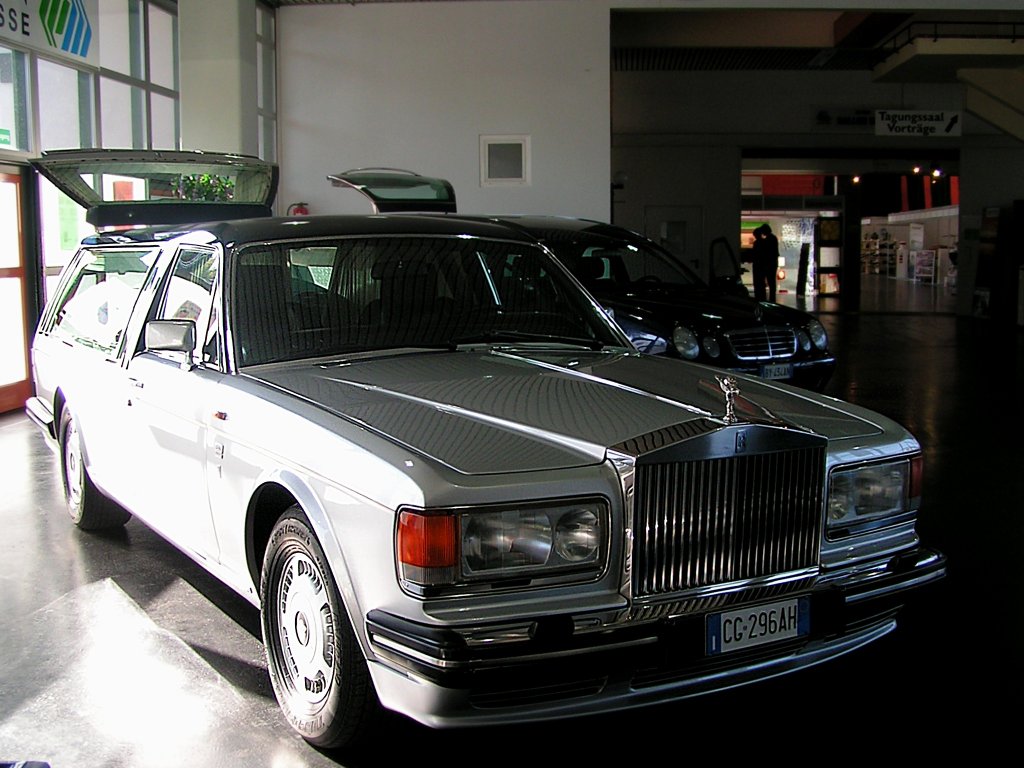 ROLLSROYCE als Leichenwagen anlsslich der Bestattermesse  Devota  in Ried i.I.;090927